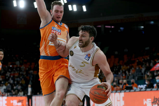 而在竞争白 而在竞争白